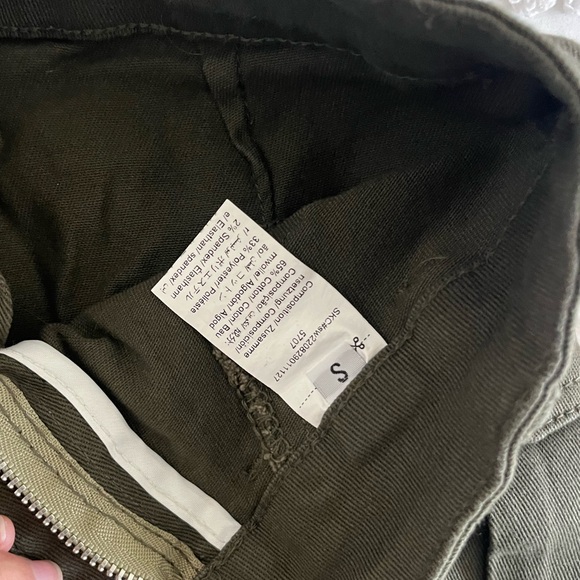 NEVER WORN
army green mini skirt 📀 - Picture 3 of 3